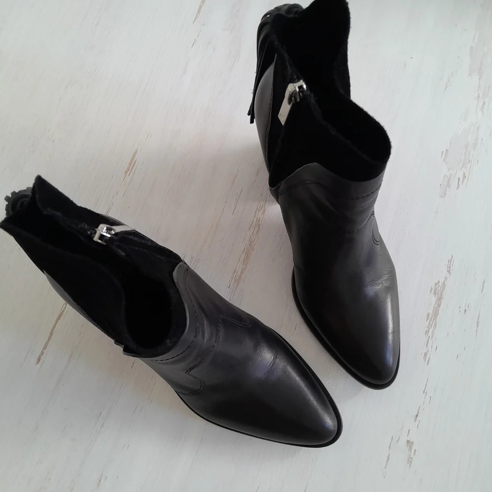 Marc Fisher Black Leather Block Heel Boots Size 6